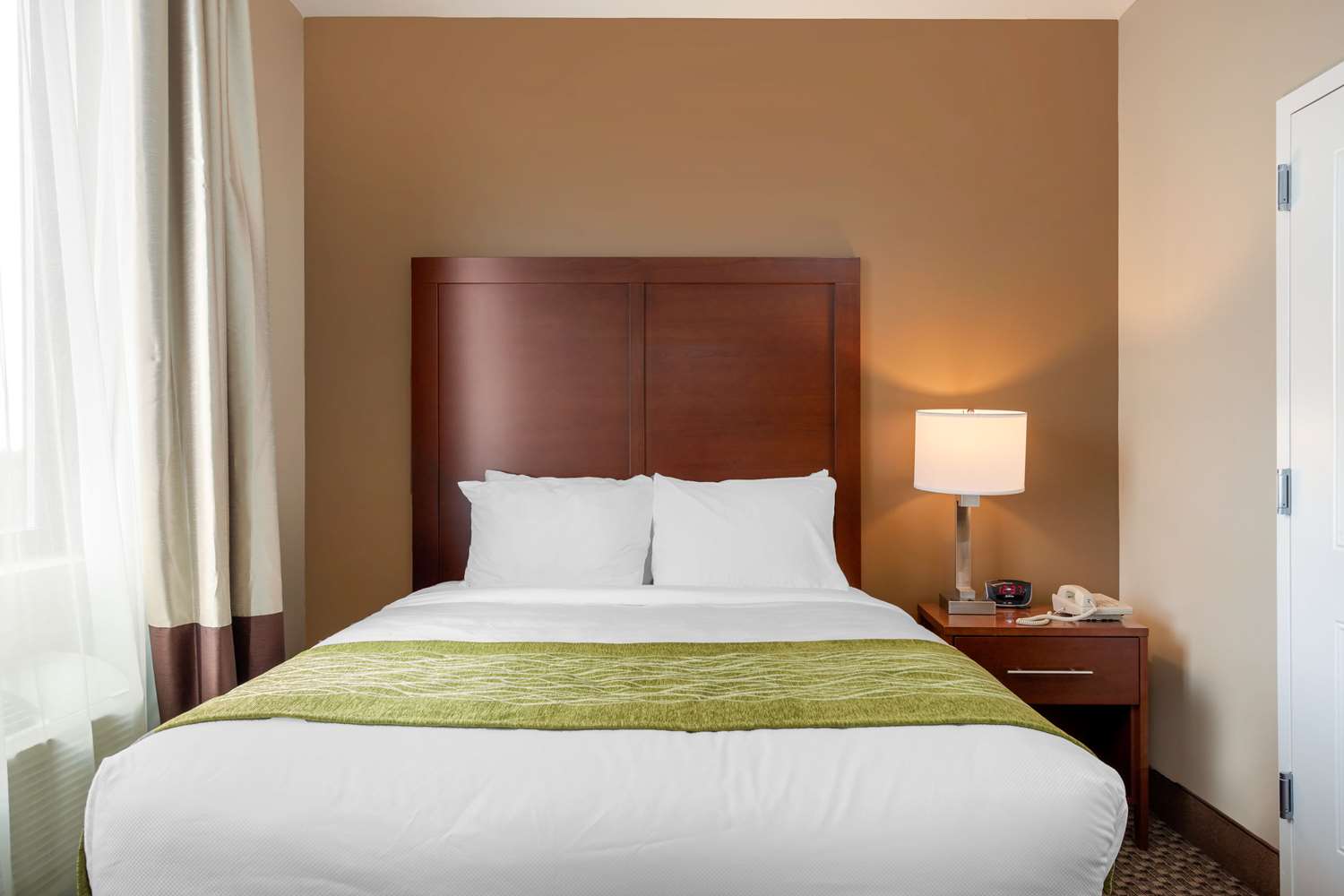 Comfort Inn and Suites Near JFK Air Train - photo 2
