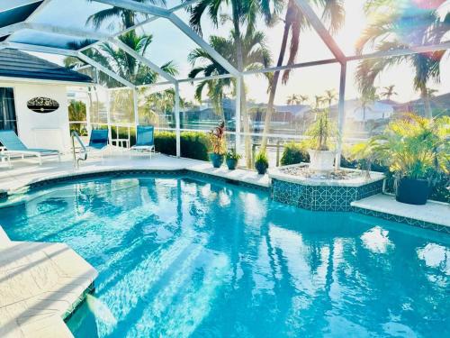 Free HeatedPool on SailboatAccessCanal boat lift — 4-Star Luxury Hotel in Cape Coral, United States