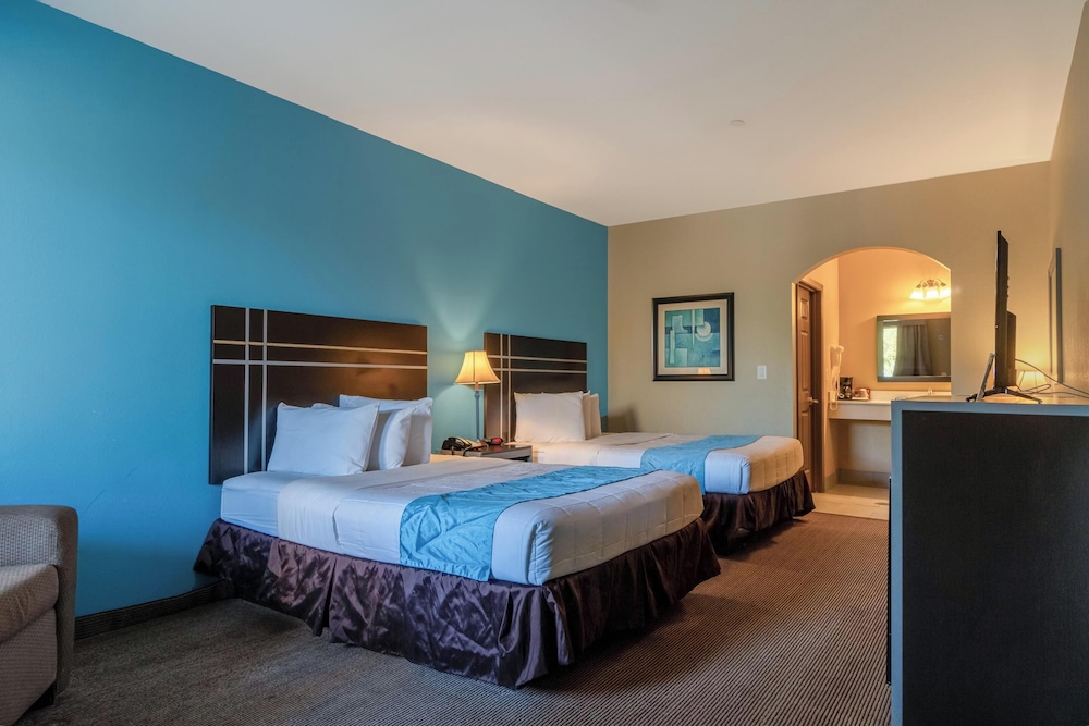 Moulton Inn & Suites By OYO Near Shiner TX - photo 14