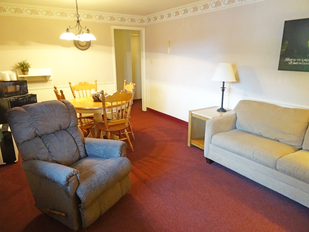 Amish Country Motel - photo 17
