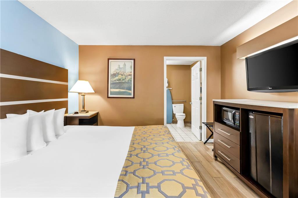Baymont by Wyndham Forest City - photo 24
