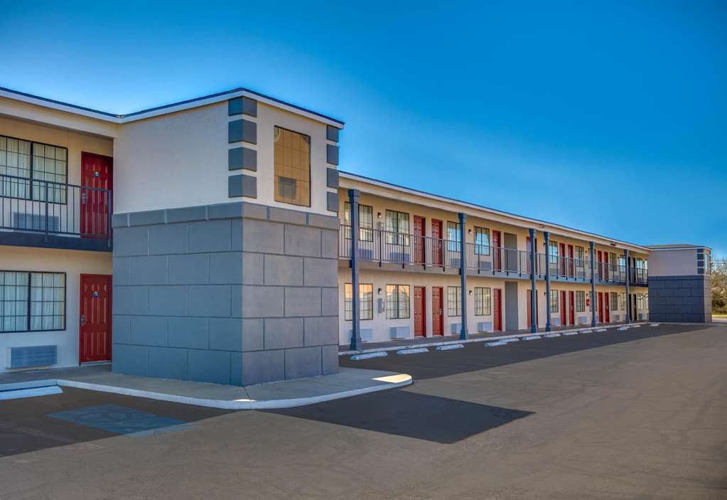 Days Inn by Wyndham Waco Near Downtown University - photo 3
