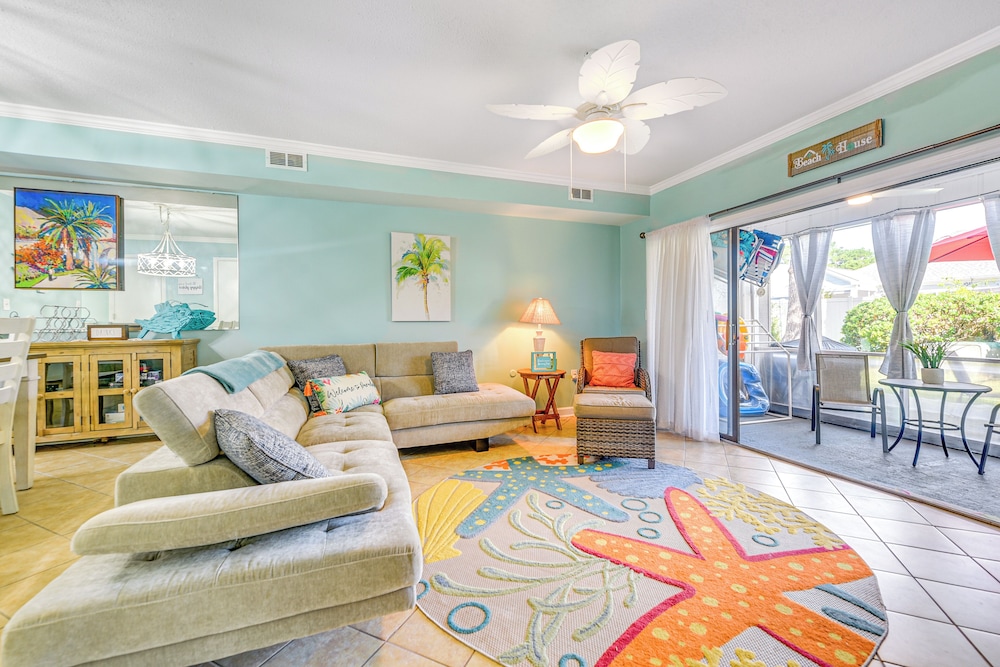 1 Mi to Beach: Grand Strand Gem w Patio & Pool — 4-Star Luxury Hotel in North Myrtle Beach, United States