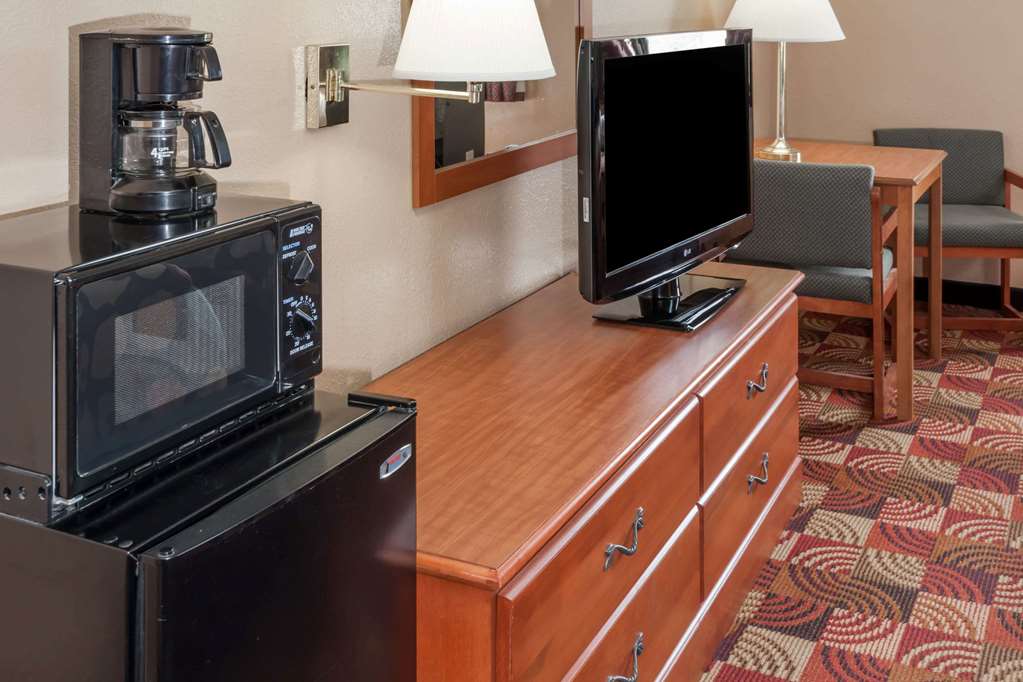 Super 8 by Wyndham Shipshewana - photo 9