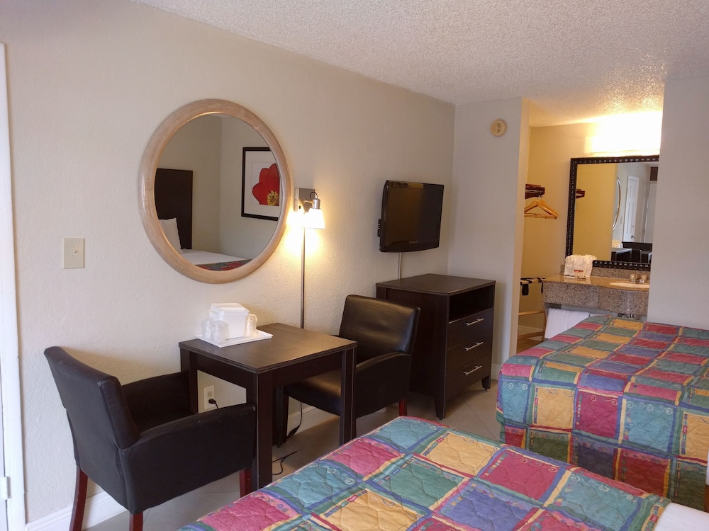 Red Carpet Inn Airport and Cruise Port Hotel Fort Lauderdale - photo 3