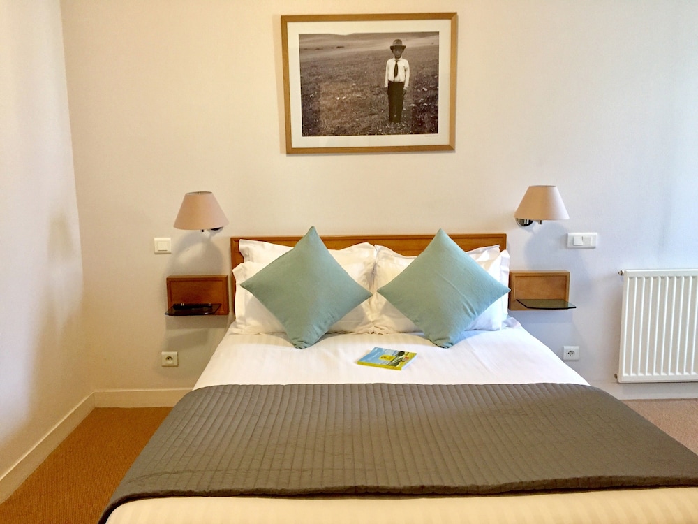 Hotel Des Voyageurs — Saint Renan