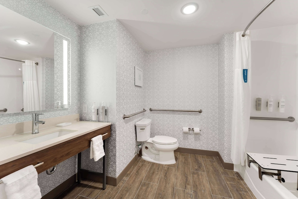Hampton Inn Milford - photo 25