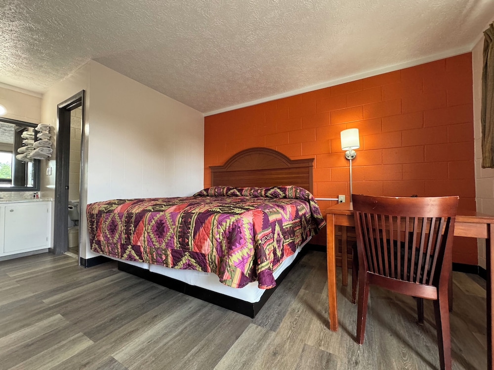 Economy Inn Crossville - photo 4