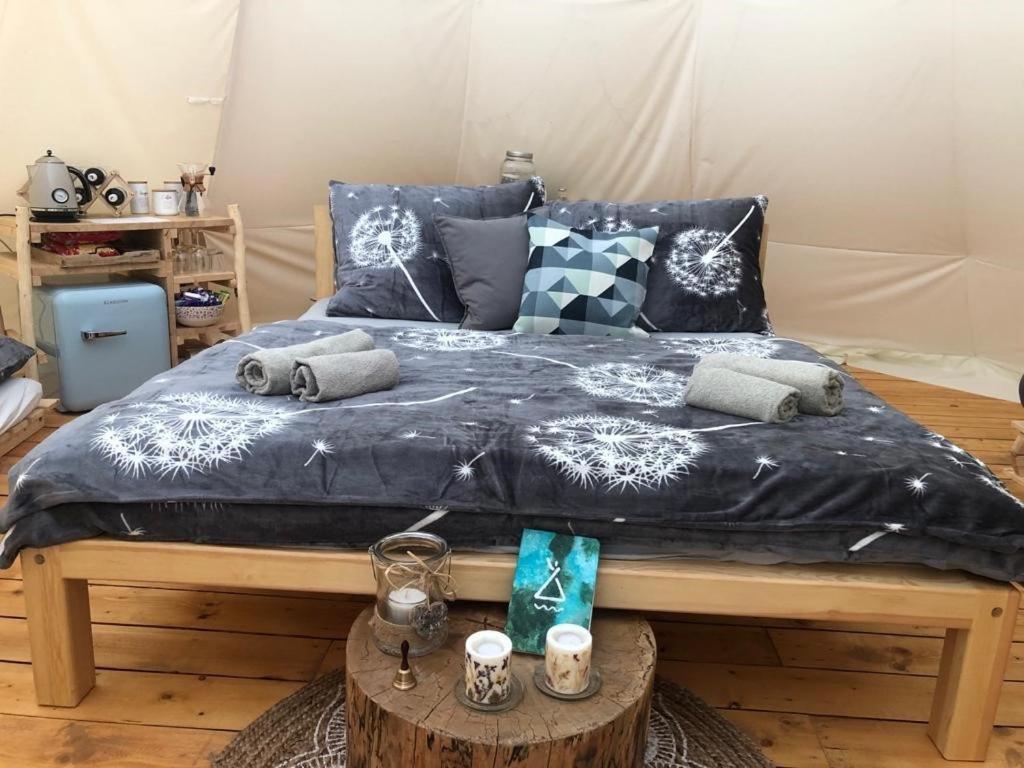Glamping Nad Meandry — hotel in Unhost
