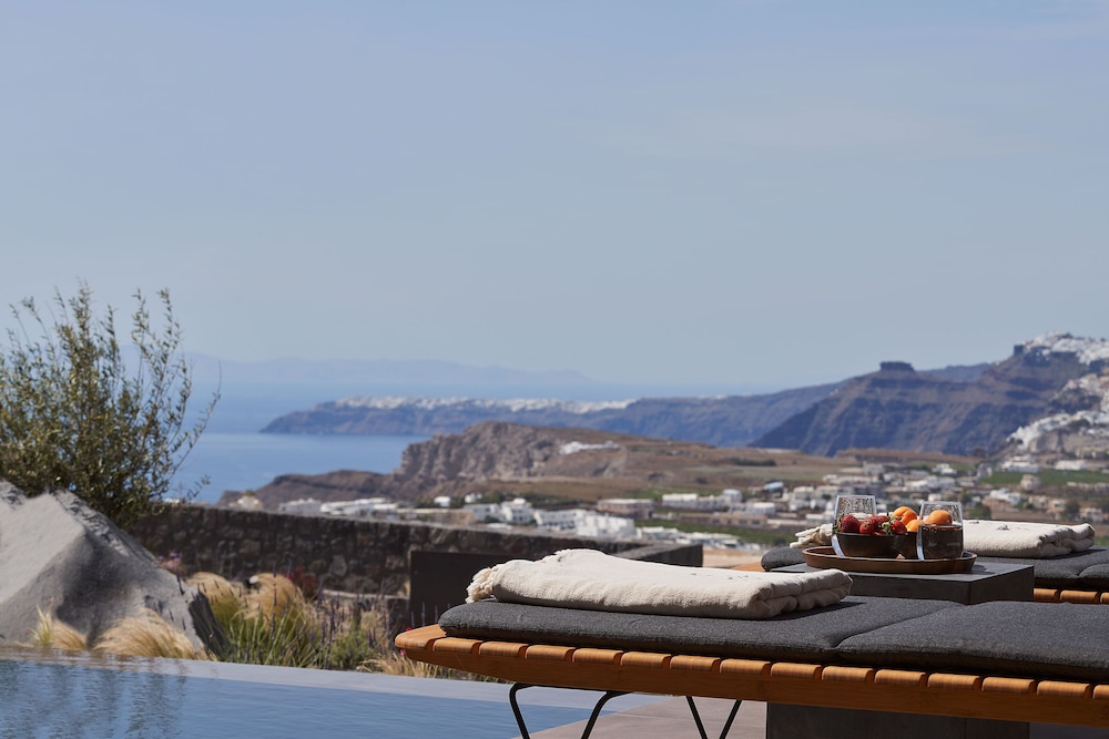 Apikia Santorini — Pyrgos — photo 2