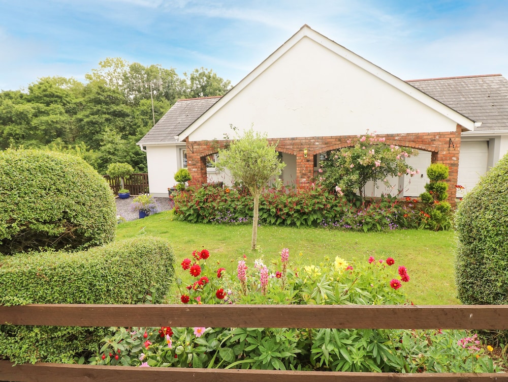 Charlecote House — 4-Star Luxury Hotel in Saundersfoot, United Kingdom