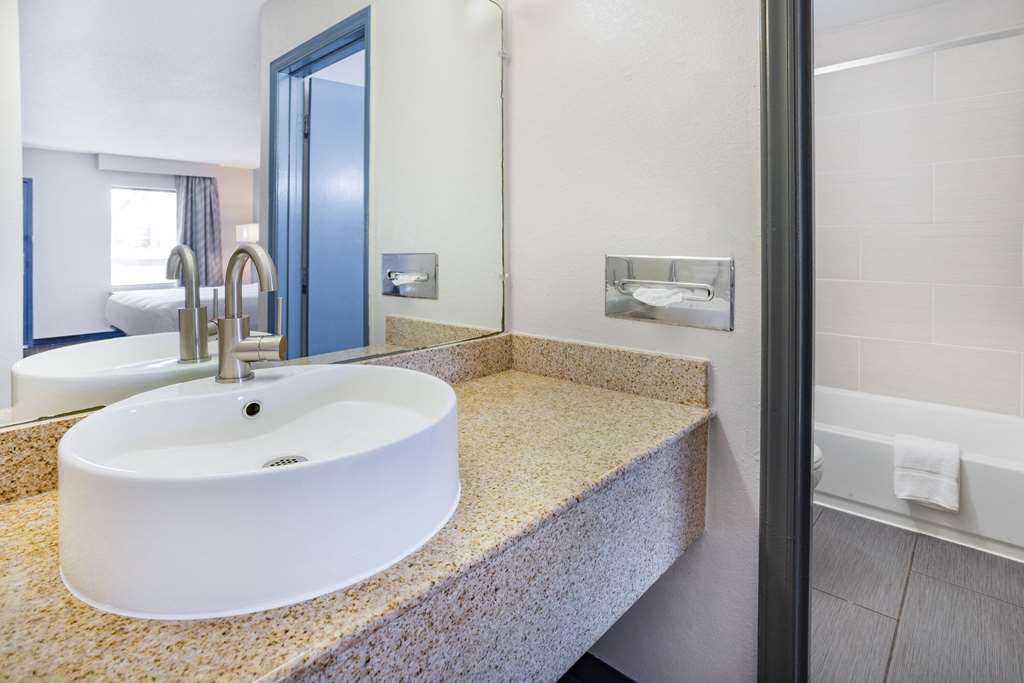 Days Inn by Wyndham Raleigh Glenwood Crabtree - photo 25