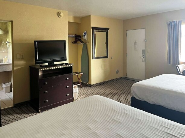 Motel 6 Fairmont WV Downtown - photo 19