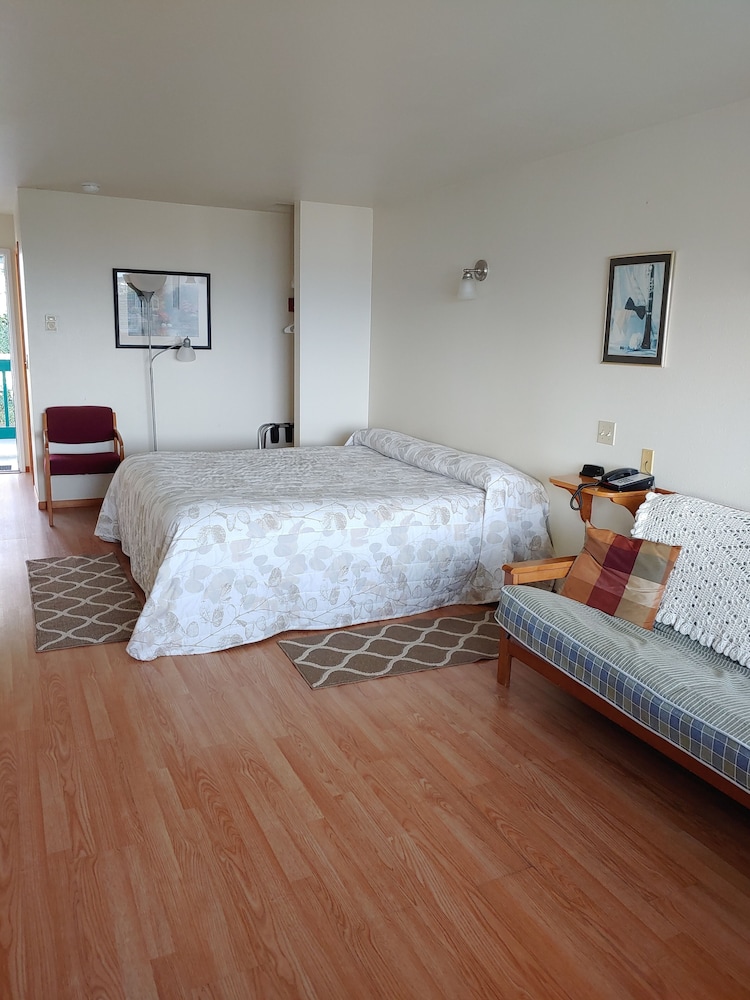 The Dublin House Motel - photo 32