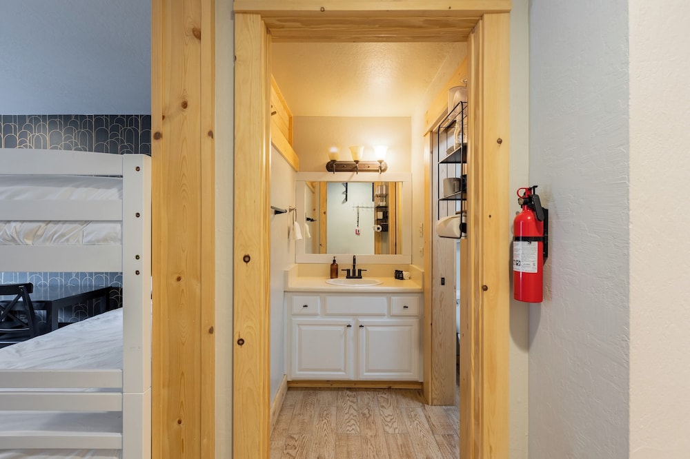 Flurry by Avantstay Tahoe Donner Home w Access to Northstar Resort Community - photo 6
