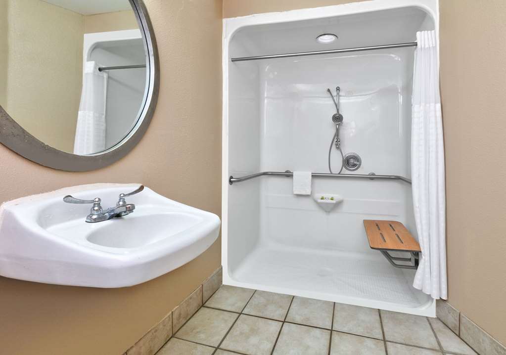 Super 8 by Wyndham New Braunfels I 35 - photo 17