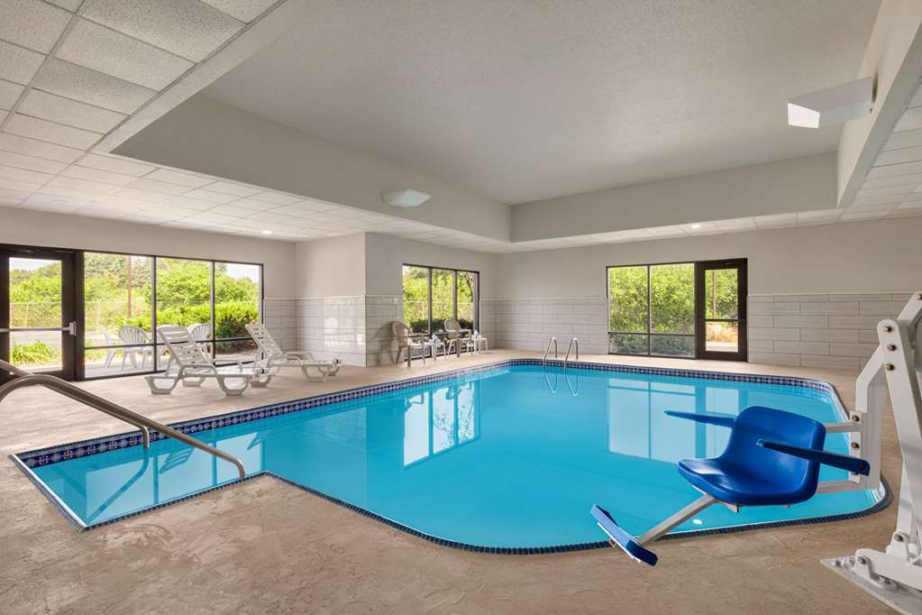 Super 8 by Wyndham Germantown Milwaukee - photo 8