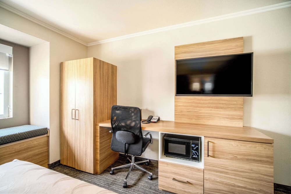 Baymont by Wyndham Chandler I 10 - photo 16