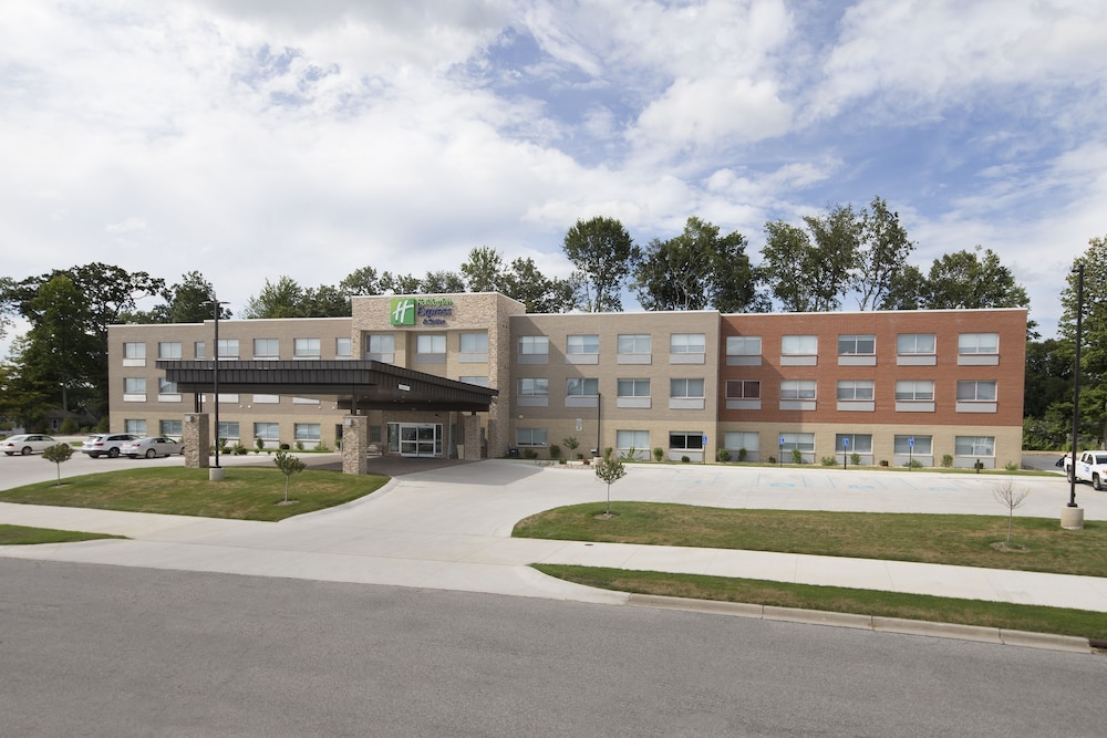 Holiday Inn Express & Suites La Porte by IHG - carbon neutral hotel in La Porte