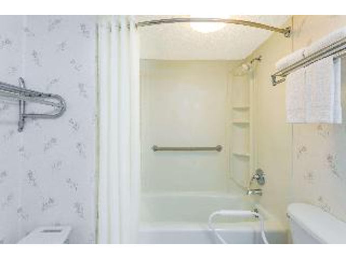 Super 8 by Wyndham Ashland Richmond - photo 18