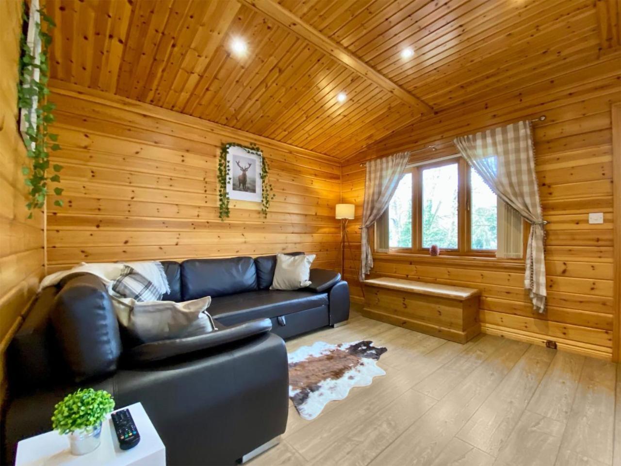 Pine Lodge Uk46279 — 4-Star Luxury Hotel in Camerton, United Kingdom