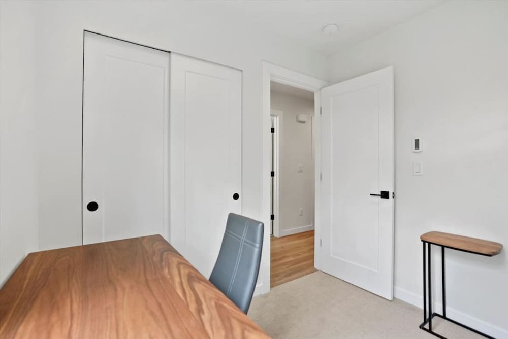 3Br 2.5Ba Rooftop View Green Lake Hideaway - photo 17