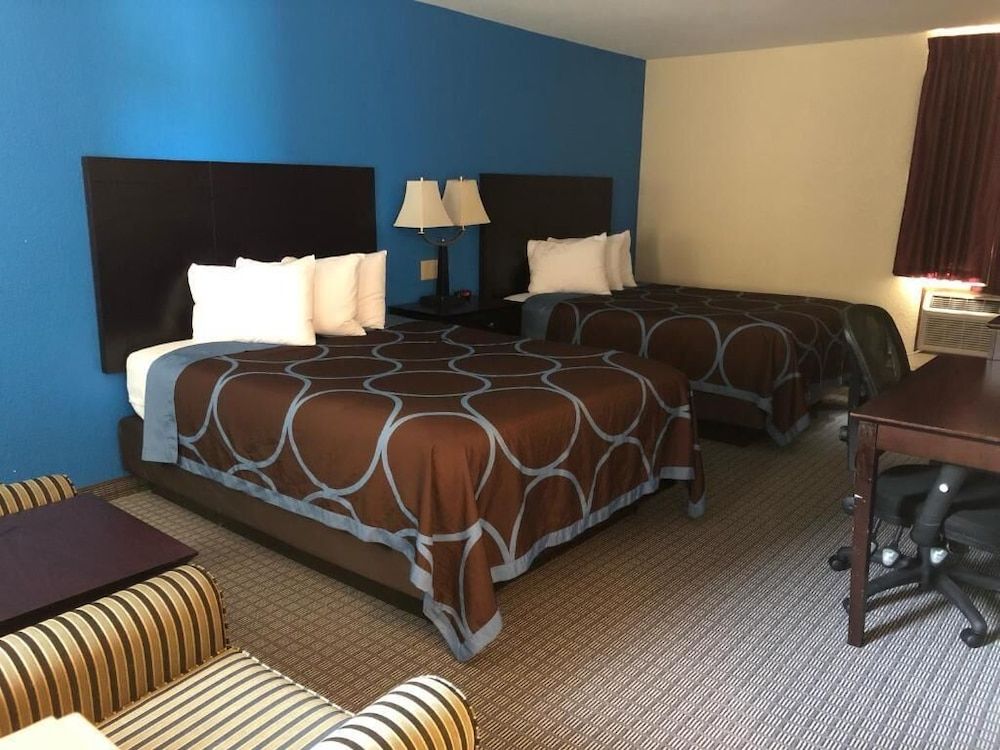 AmeriVu Inn & Suites - photo 2