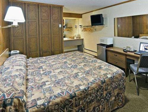 Canadas Best Value Inn — Calgary — photo 2