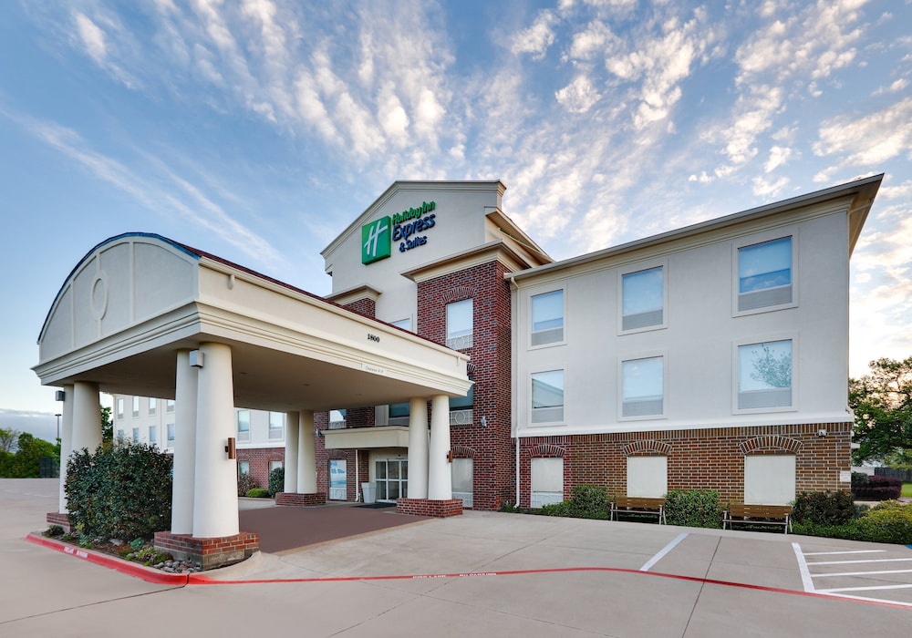 Holiday Inn Express Hotel & Suites Cleburne by IHG - photo 47