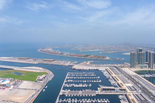 Avani Designer Space Palm View Infinity Pool — 4-Star Luxury Hotel in Dubai, United Arab Emirates