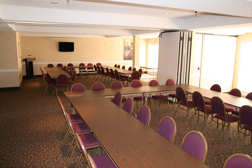 Hampton Inn Laurinburg - photo 30
