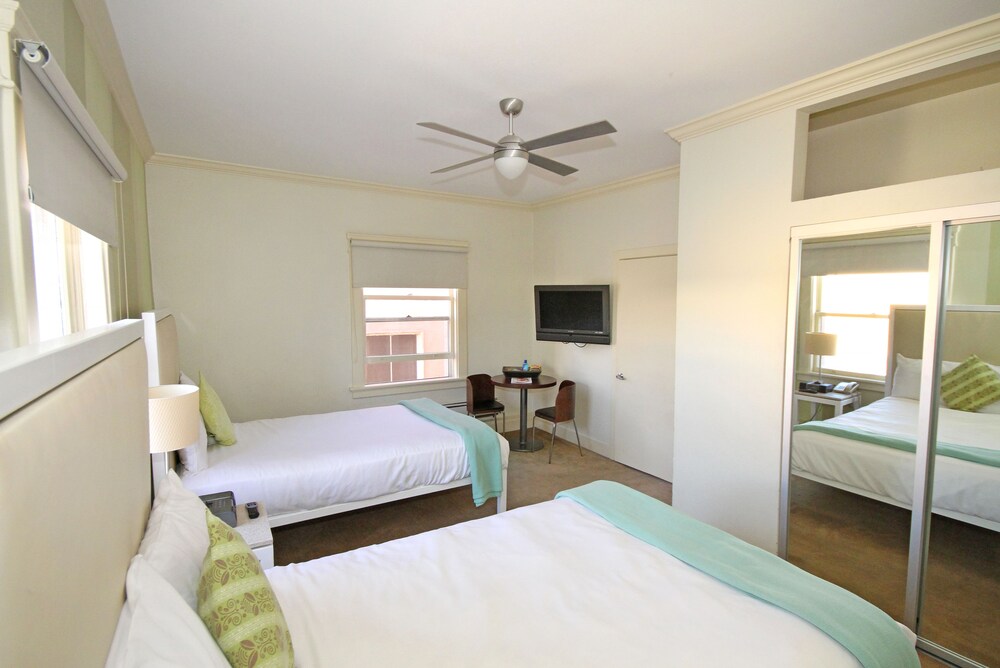 Cadillac Hotel - photo 13
