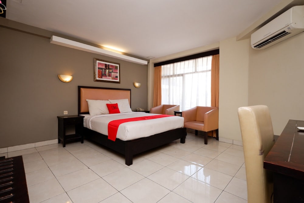 RedDoorz Plus @ Singosari Raya - last minute hotel in Semarang
