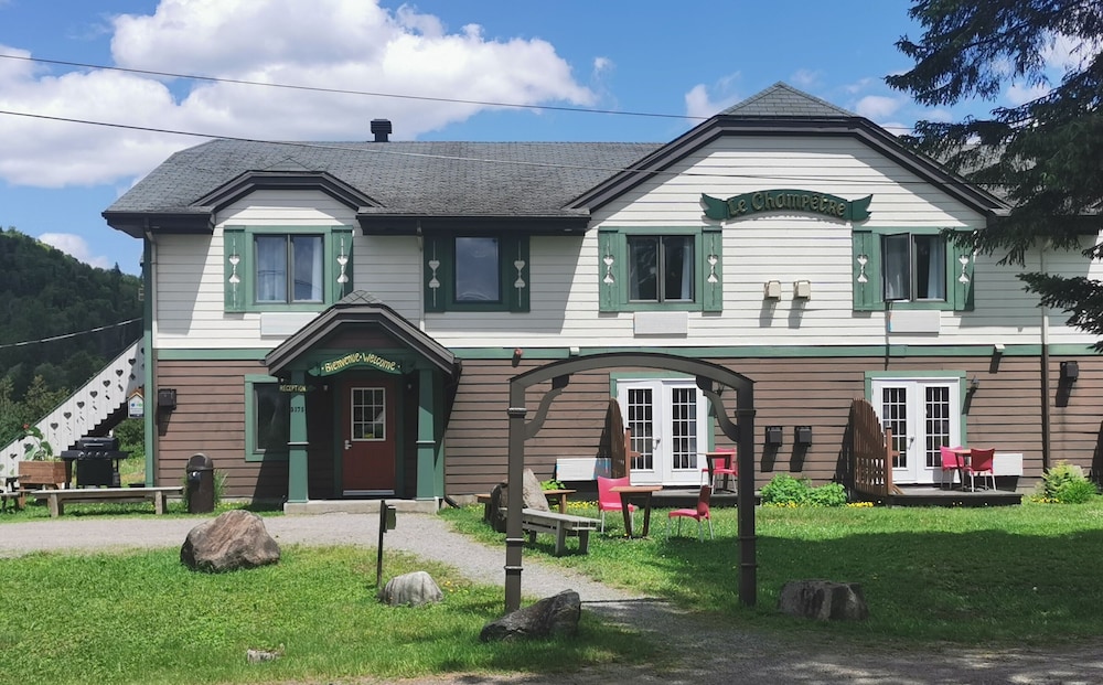 Auberge du Vieux Foyer in Val-David, Canada