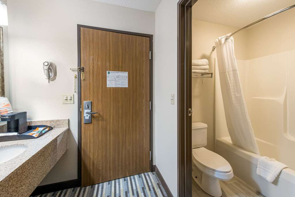 Quality Inn Michigan City South - photo 18