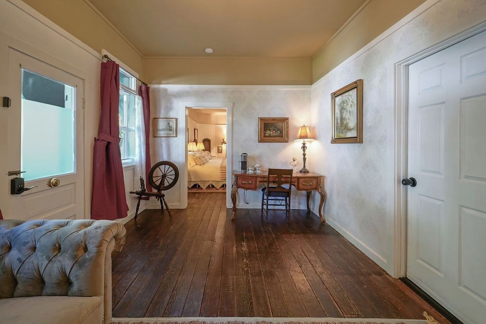 Weaverville Hotel - photo 24