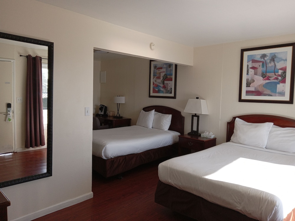 Blue Coast Inn and Suites - photo 24