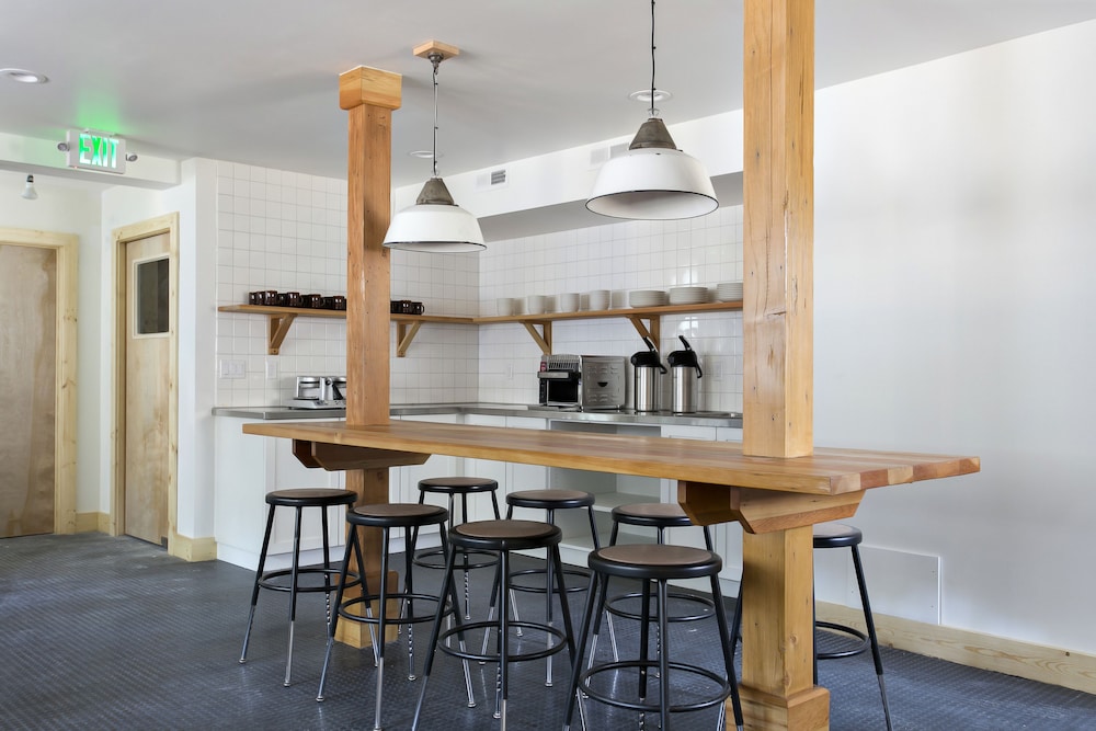 The Coachman Hotel - photo 98