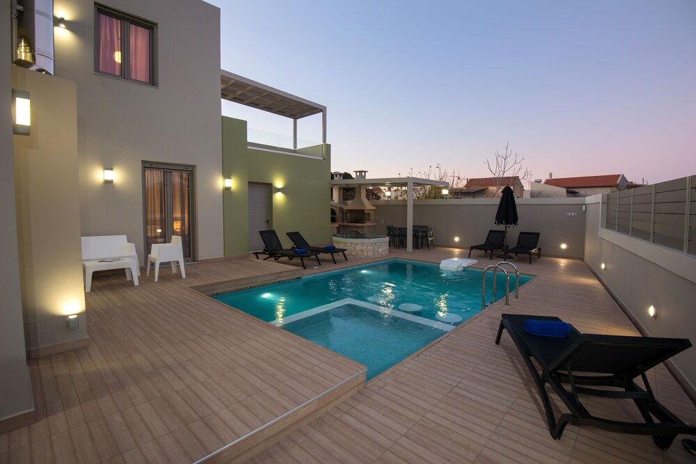 Sports Villa — 4-Star Luxury Hotel in Rethymno, Greece