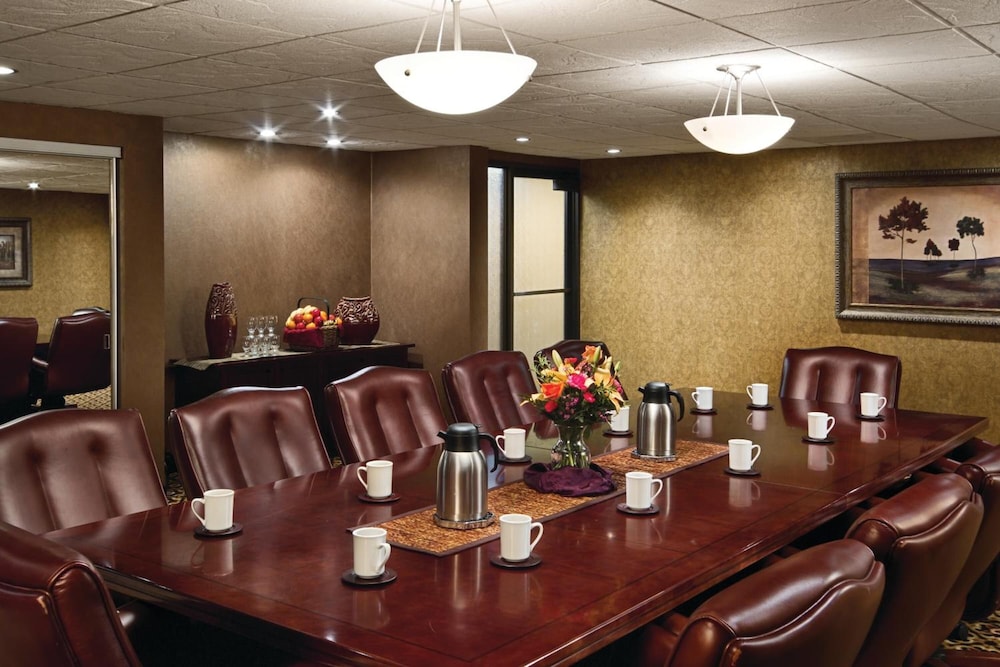 Bismarck Hotel and Conference Center - photo 35
