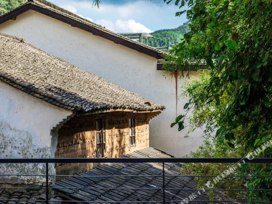 Huajianji Hotel in Deqing, People's Republic of China