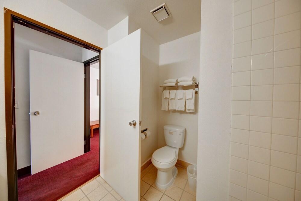 Stanton Inn & Suites - photo 22