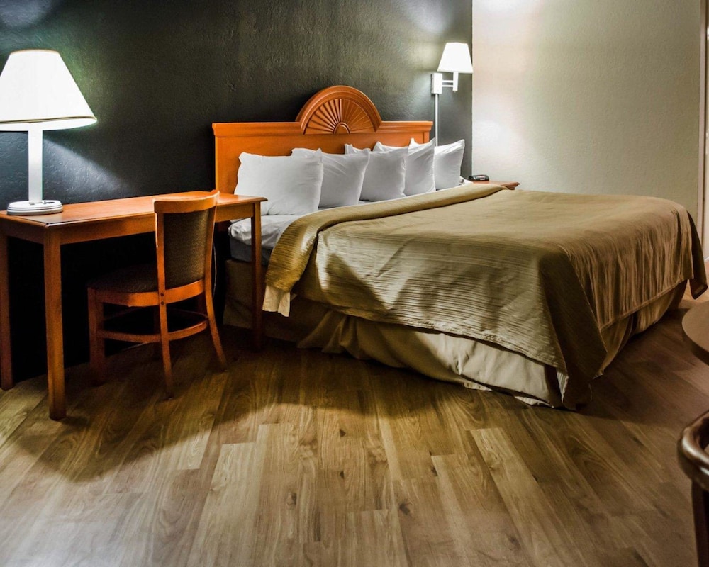 Days Inn by Wyndham Eglin AFB - photo 14