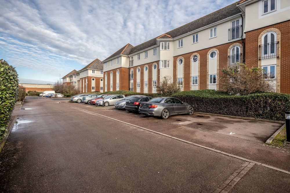 Karah Suites The Galleria 2 — 4-Star Luxury Hotel in Hatfield, United Kingdom