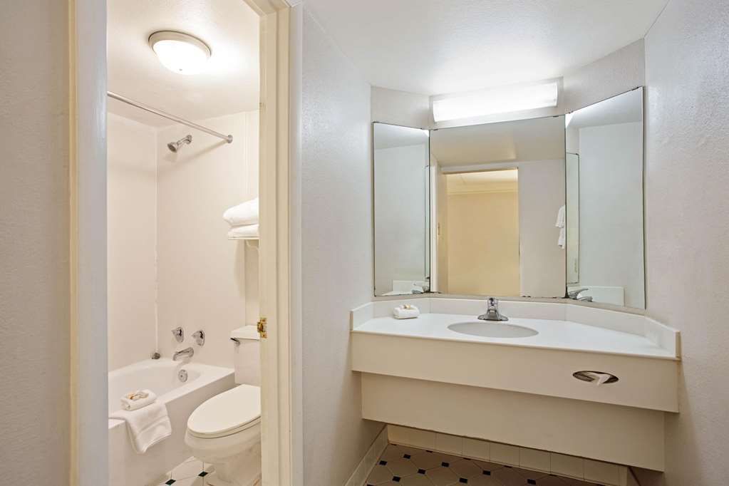La Quinta Inn Lexington Horse Park - photo 35