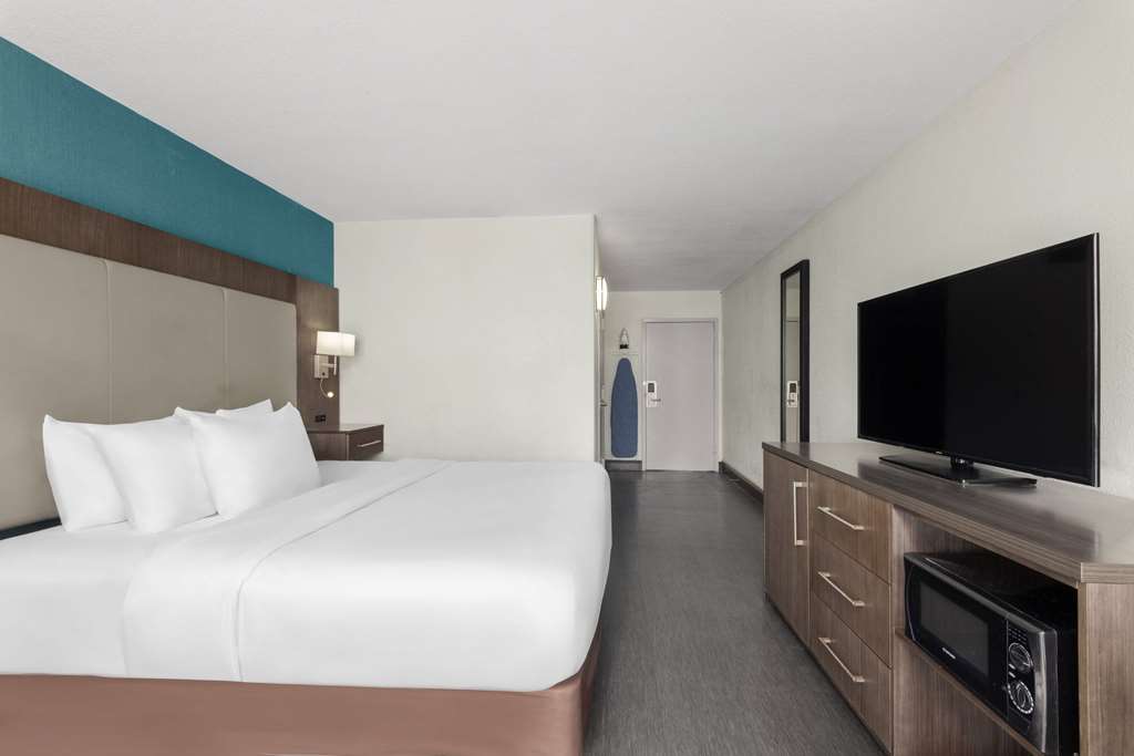 SureStay Plus Hotel by Best Western Kansas City Northeast - photo 25