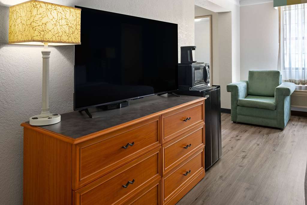 La Quinta Inn by Wyndham Pittsburgh Airport - photo 33