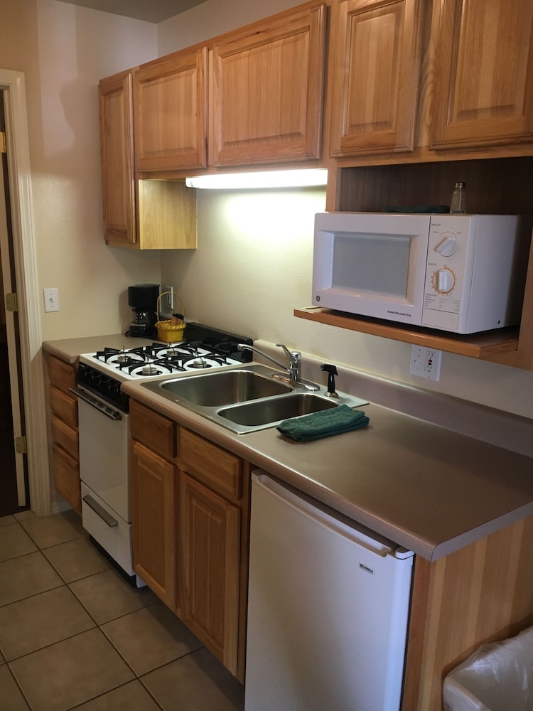 Mountain Landing Suites & RV Park - photo 5