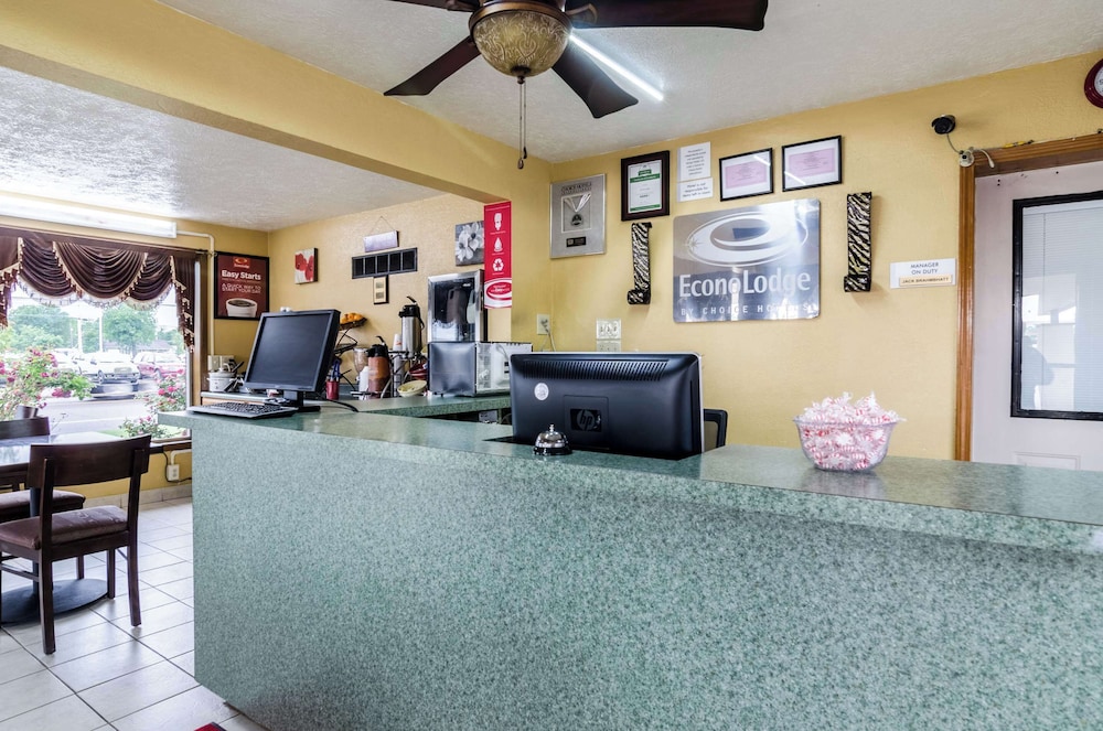 Econo Lodge Winfield — Winfield — photo 3