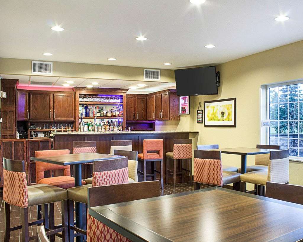 Comfort Suites Minot South - photo 42